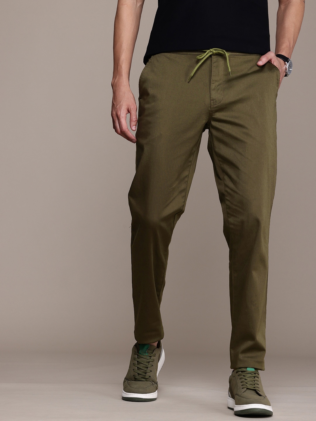 

French Connection Men Slim Fit Solid Casual Chino Trouser, Olive