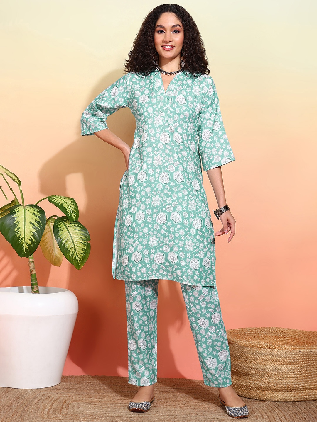 

V TRADITION Floral Printed V-Neck Straight Kurta With Trousers, Turquoise blue