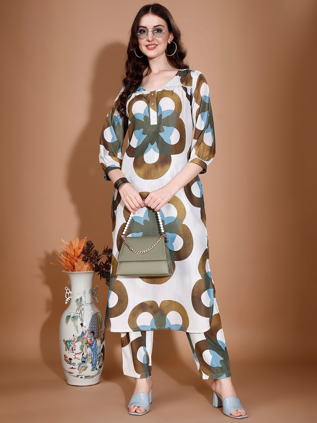 

FAB GALAXY Floral Printed Straight Kurta With Trouser, Blue