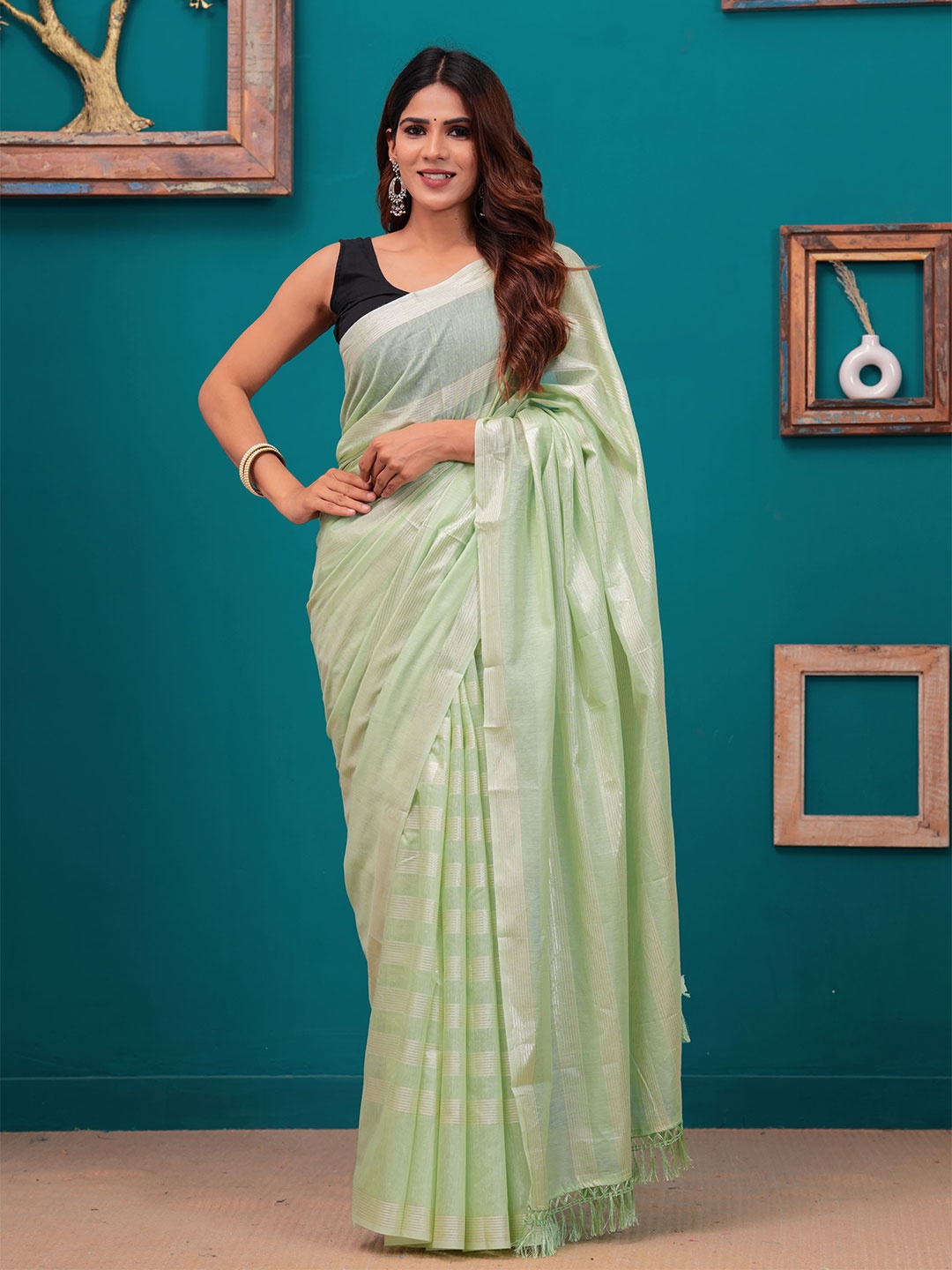 

HEARTLOOM Striped Woven Design Chanderi Saree, Green