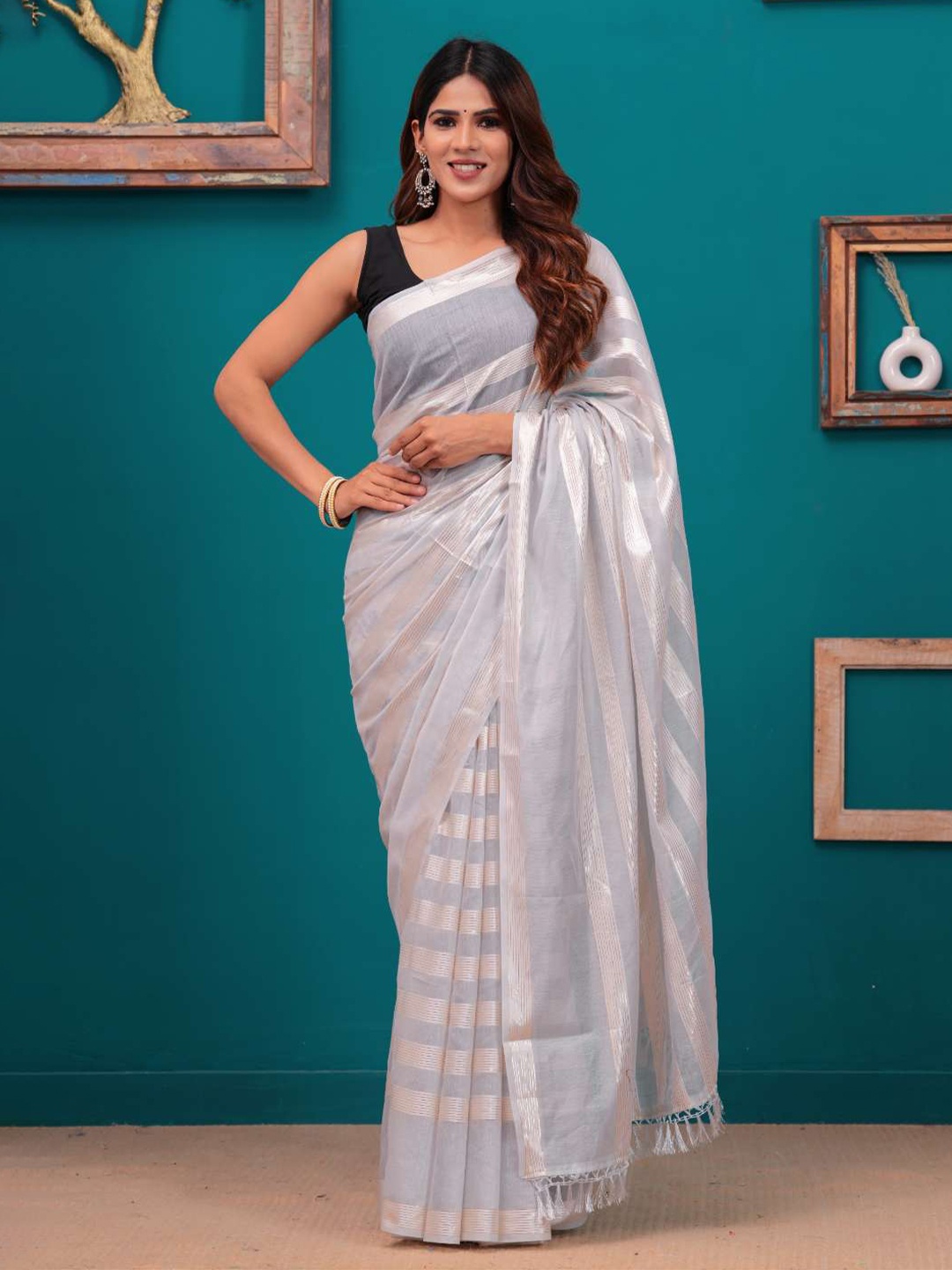 

HEARTLOOM Striped Chanderi Saree with Tassels, Grey