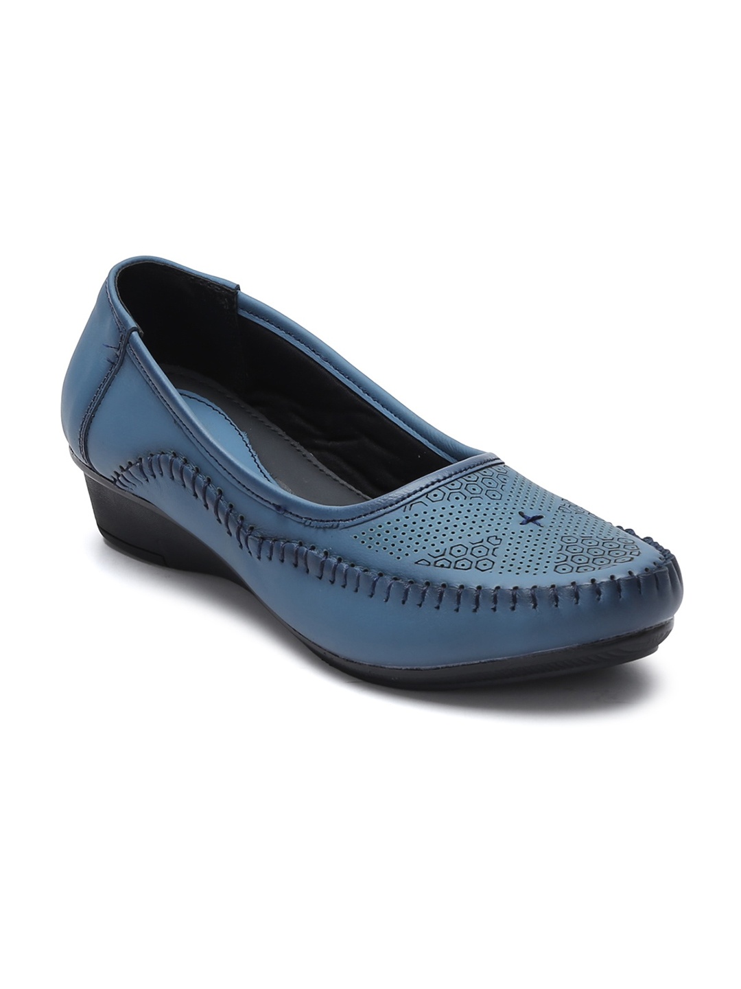 

Zoom Shoes Women Textured Leather Loafers, Blue