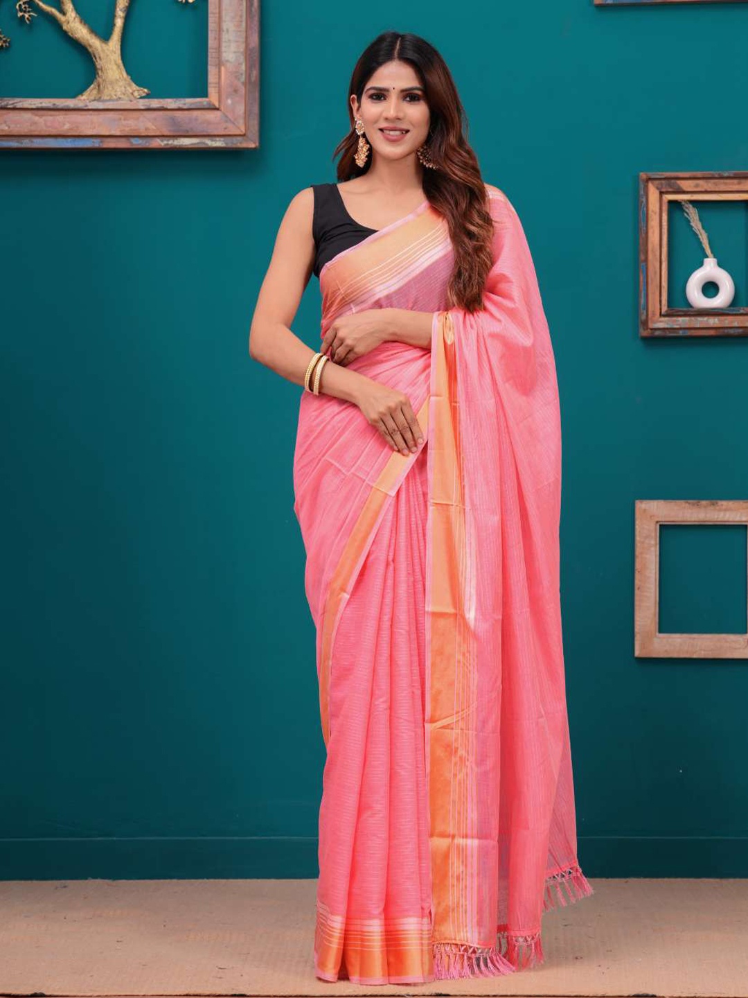

HEARTLOOM Checked Zari Chanderi Saree, Red