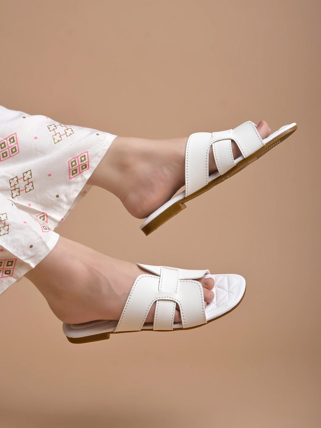 

Shoetopia Women Synthetic Open Toe Flats, White