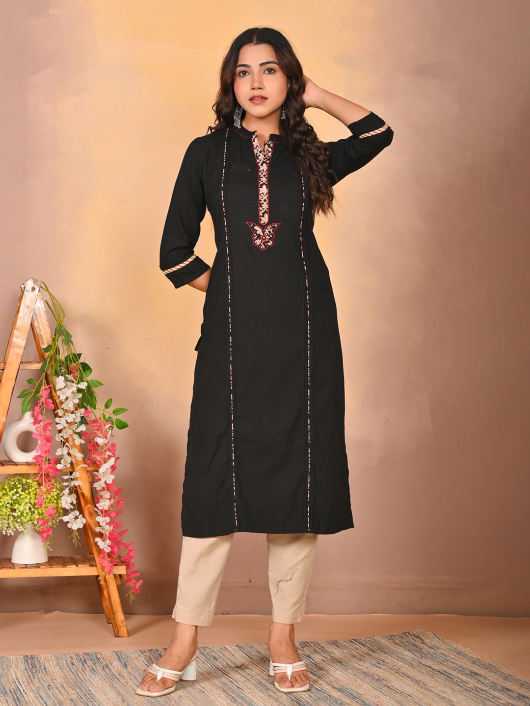 

Neemiya Floral Yoke Design Thread Work Mandarin Collar Straight Kurta, Black