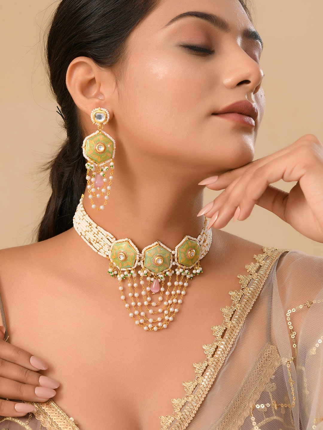 

DASTOOR Gold-Plated Kundan-Studded & Beaded Necklace & Earrings