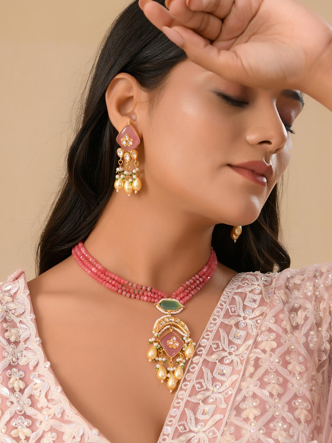 

DASTOOR Gold-Plated Kundan-Studded & Beaded Necklace & Earrings