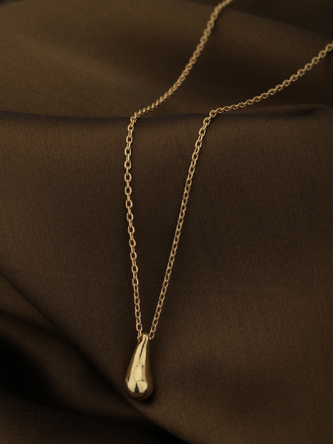 

Carlton London 18kt Gold Plated Contemporary Drop Pendant with Chain