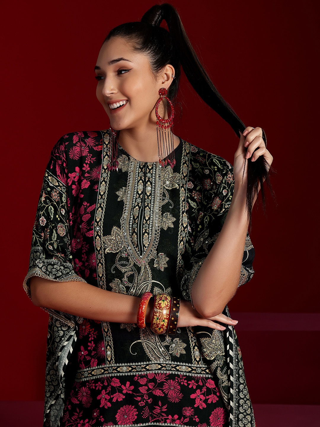 

Libas Art Printed Kaftan With Palazzo, Black