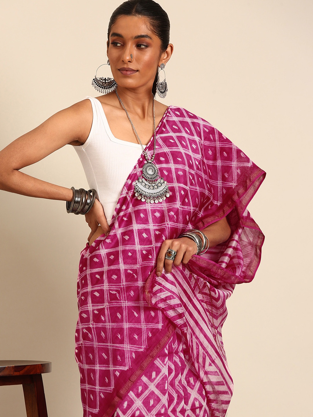

Taavi Shibori Style Chanderi Silk Blend Saree With Zari Detail, Pink