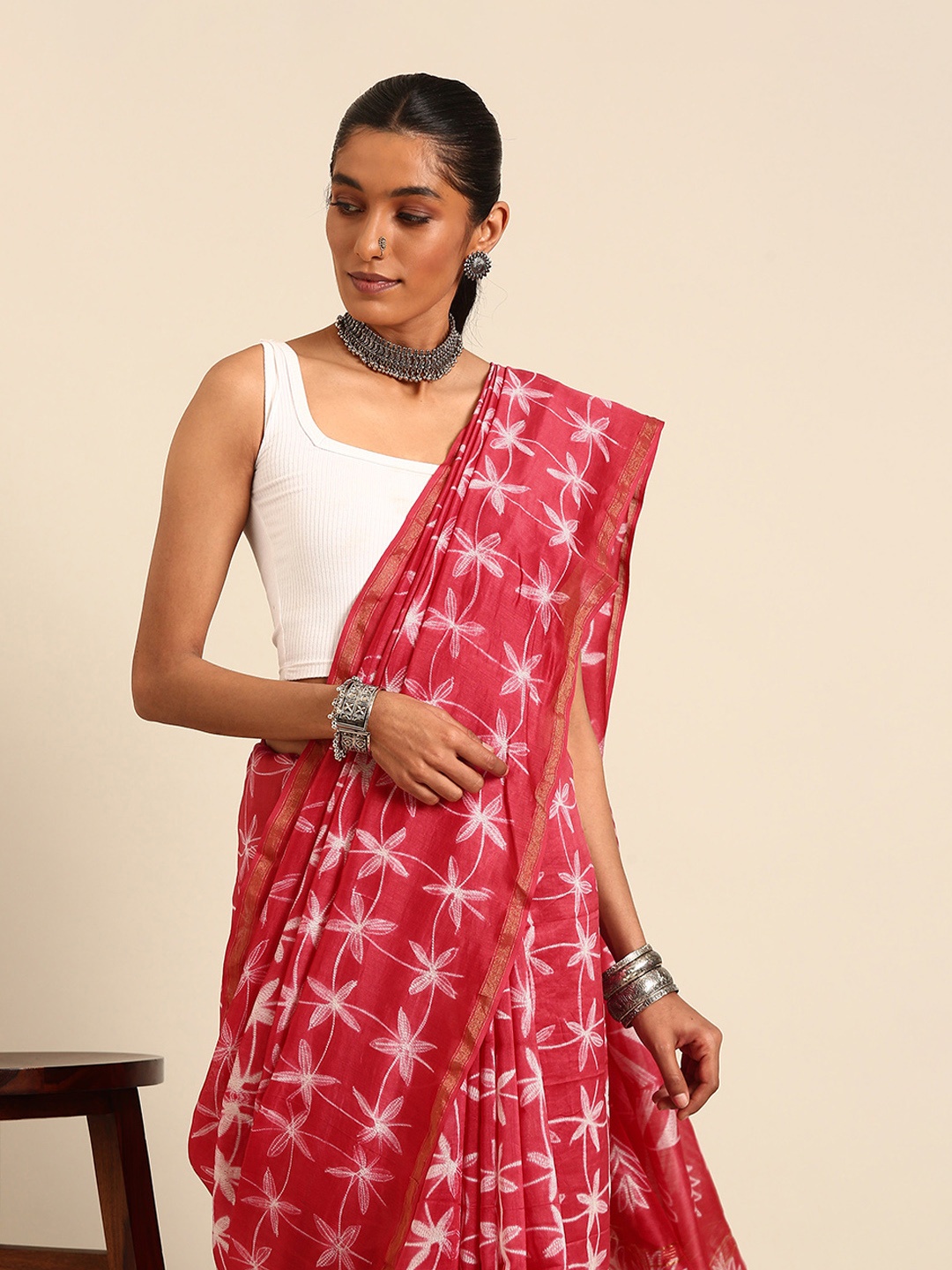 

Taavi Shibori Style Chanderi Silk Blend Zari Detail Saree, Red