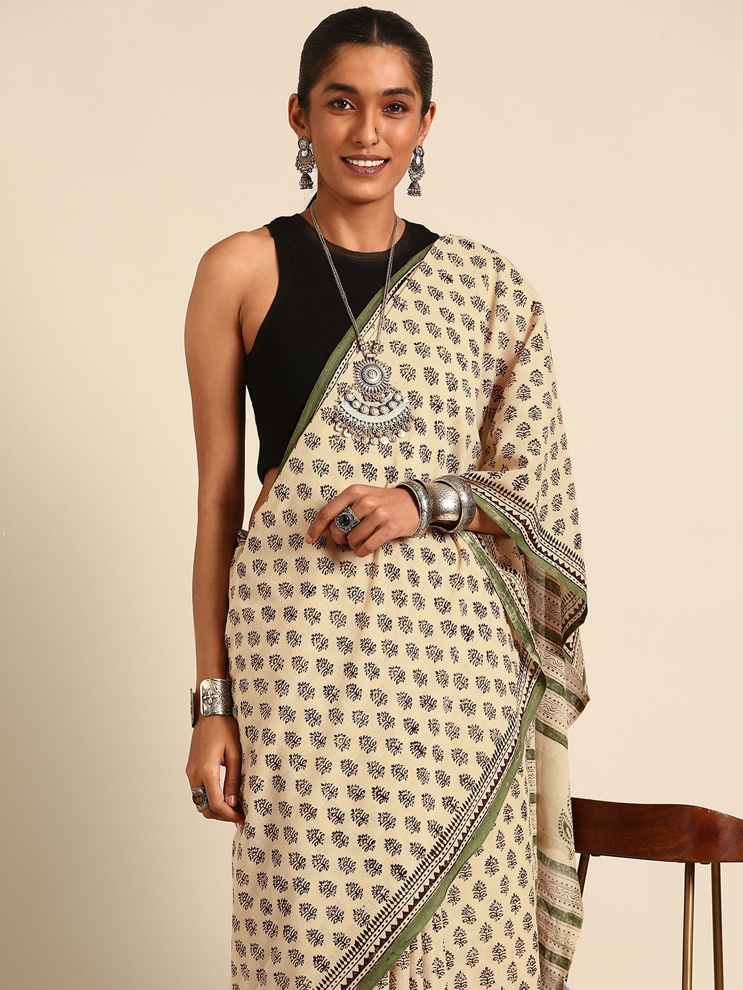 

Taavi Cotton Mul Mul Bagru Print Saree, Beige