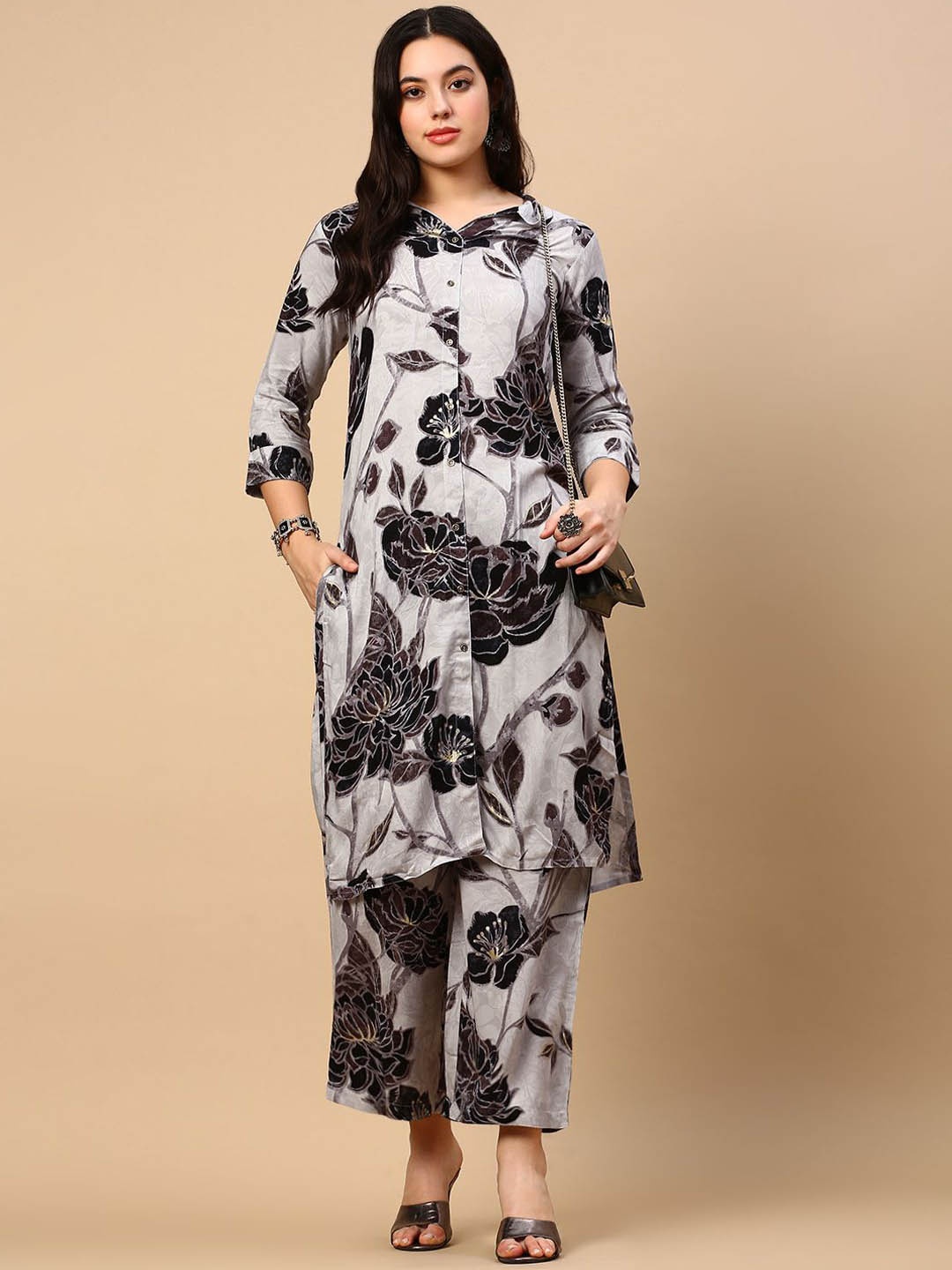 

SHOWOFF Floral Printed Shirt Collar Straight Kurta With Palazzo, Grey