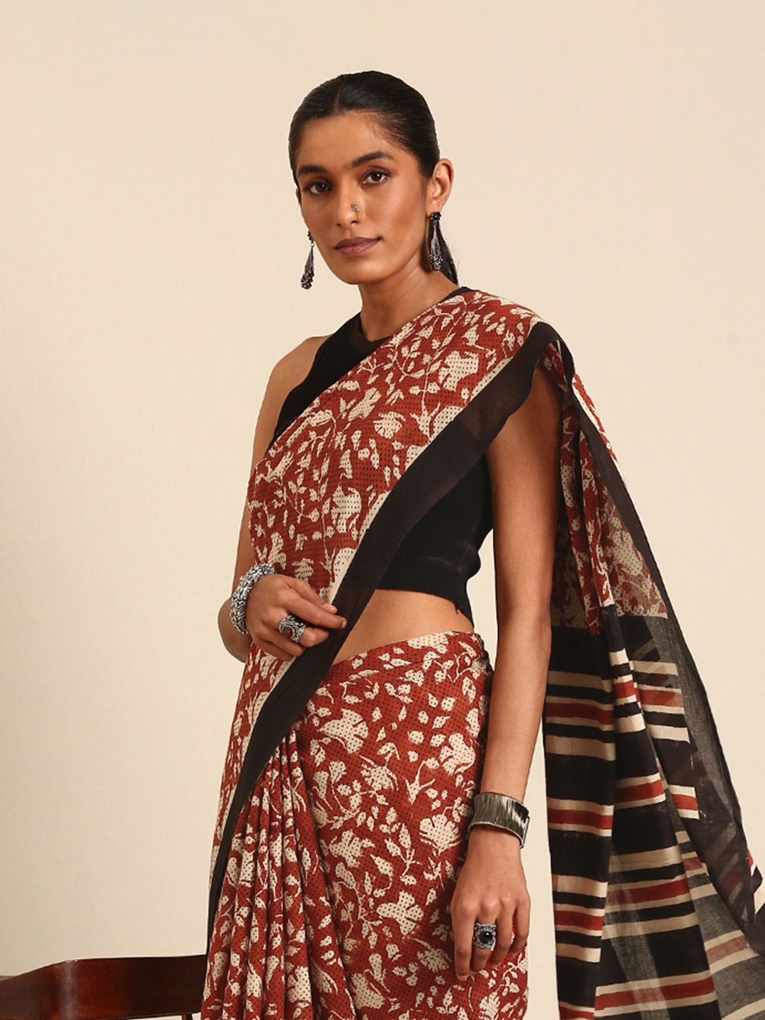 

Taavi Floral Pure Cotton Bagru Saree, Red