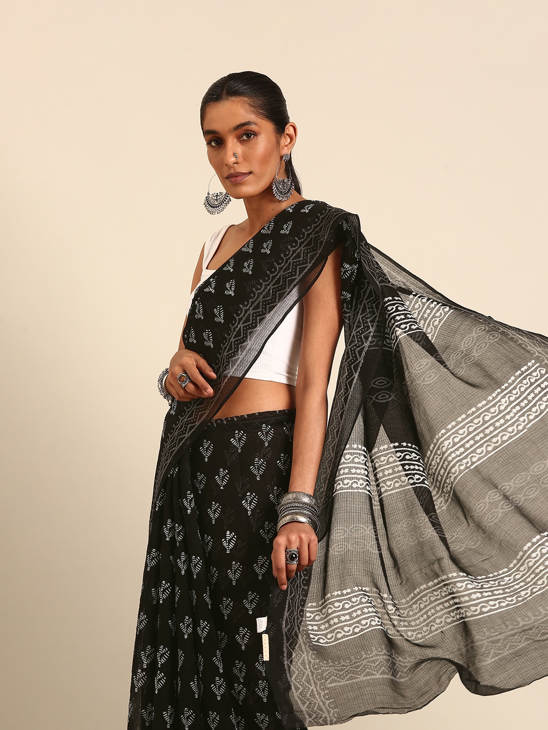 

Taavi Chuna Patri Block Print Pure Kota Cotton Saree, Black