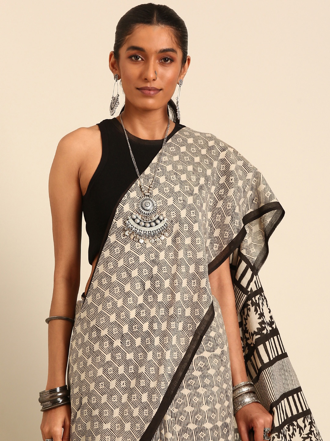 

Taavi Bagru Print Pure Cotton Mul Mul Saree, Black