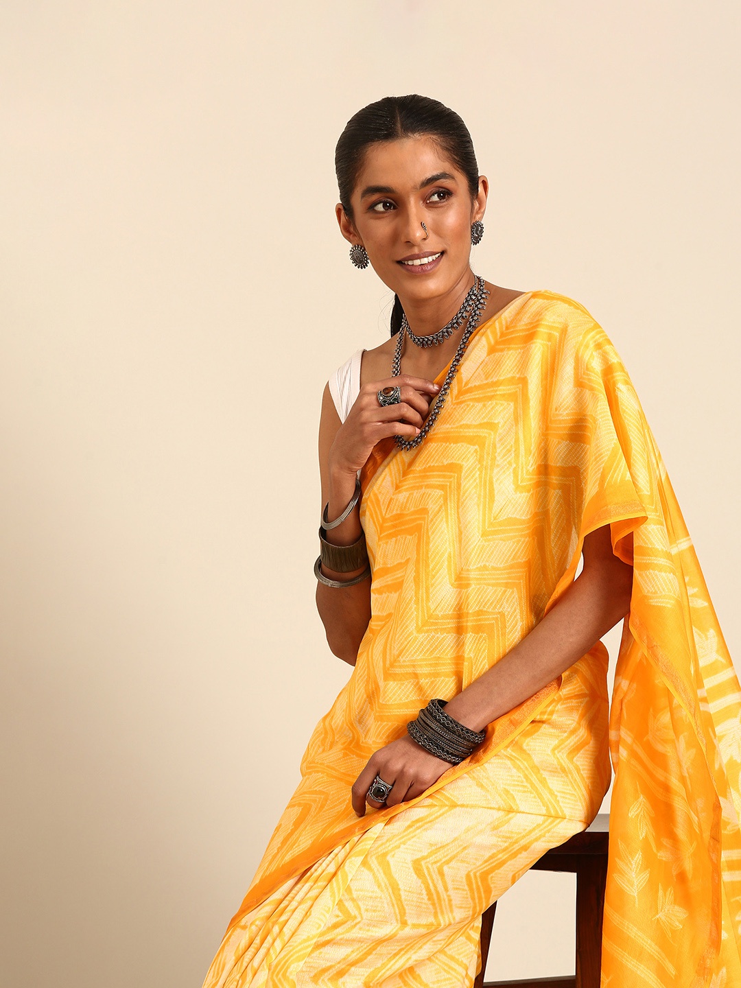 

Taavi Shibori Style Chanderi Silk Blend Zari Detail Saree, Yellow