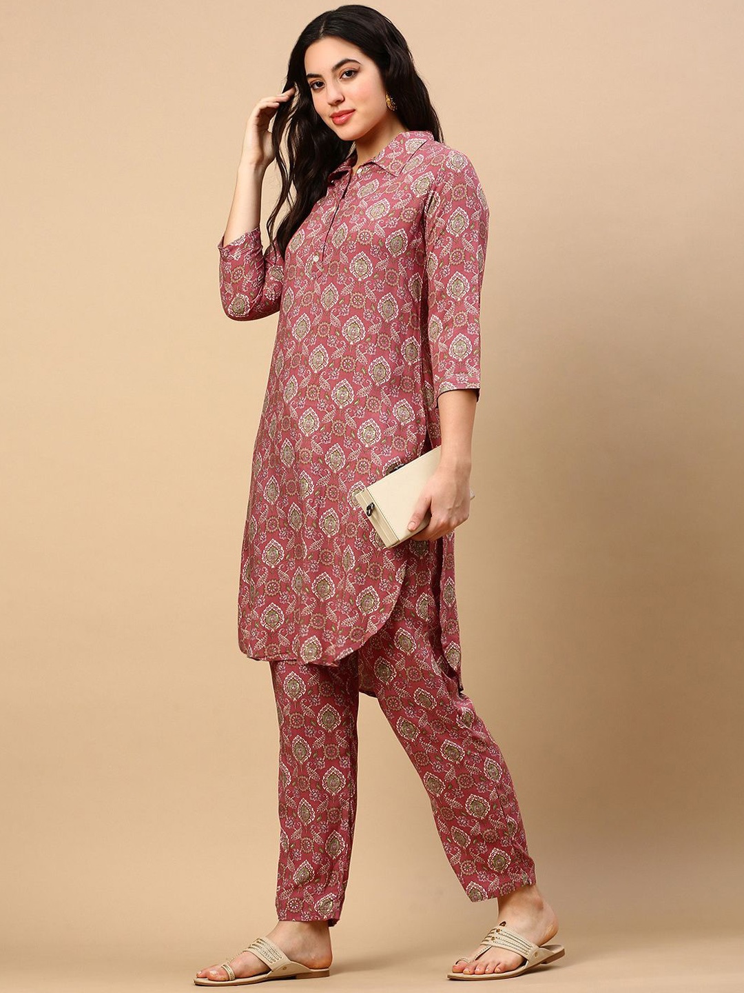 

SHOWOFF Ethnic Motifs Printed Shirt Collar Straight Kurta With Trouser, Pink