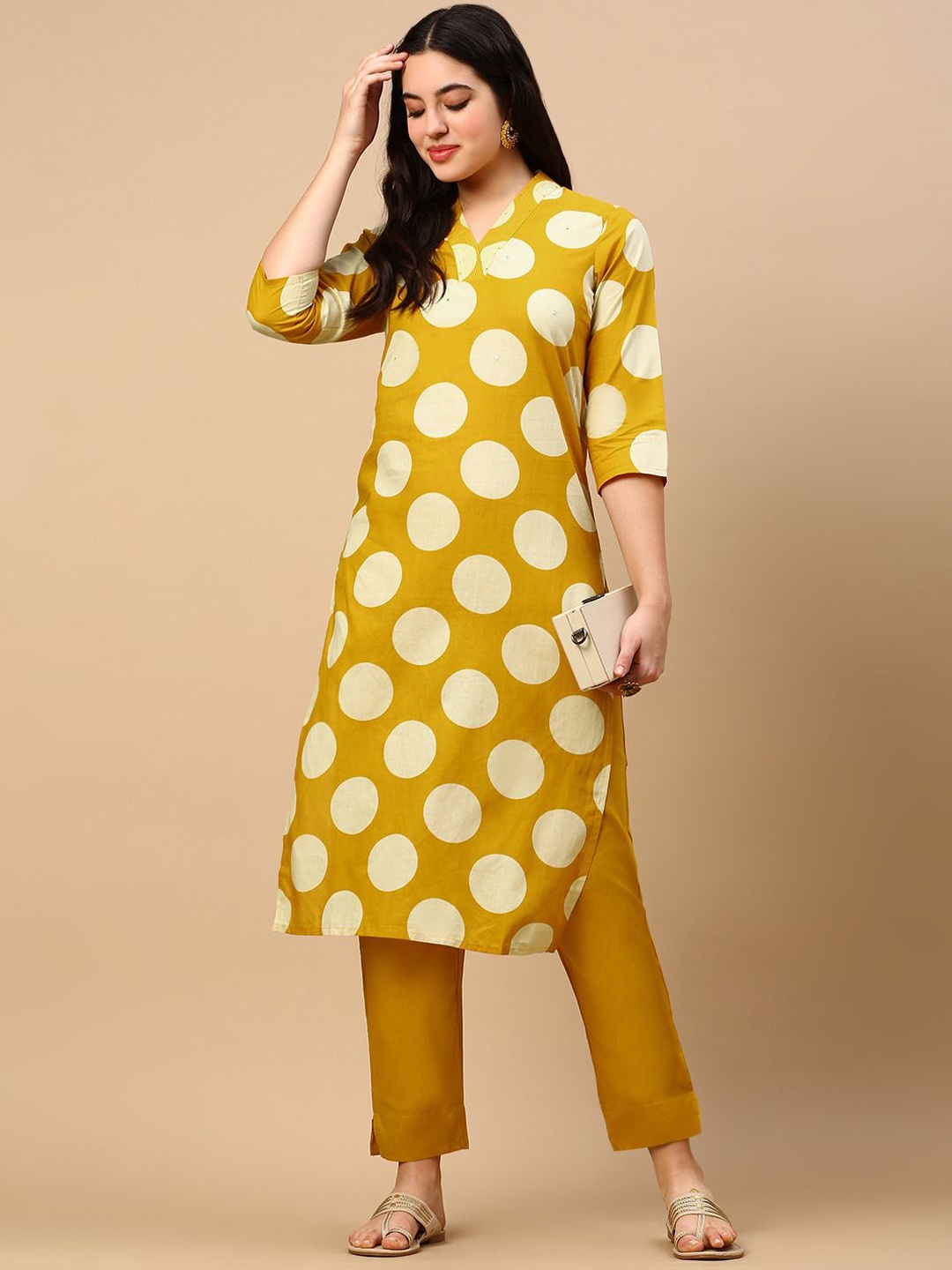

SHOWOFF Printed Straight Kurta with Trousers, Yellow