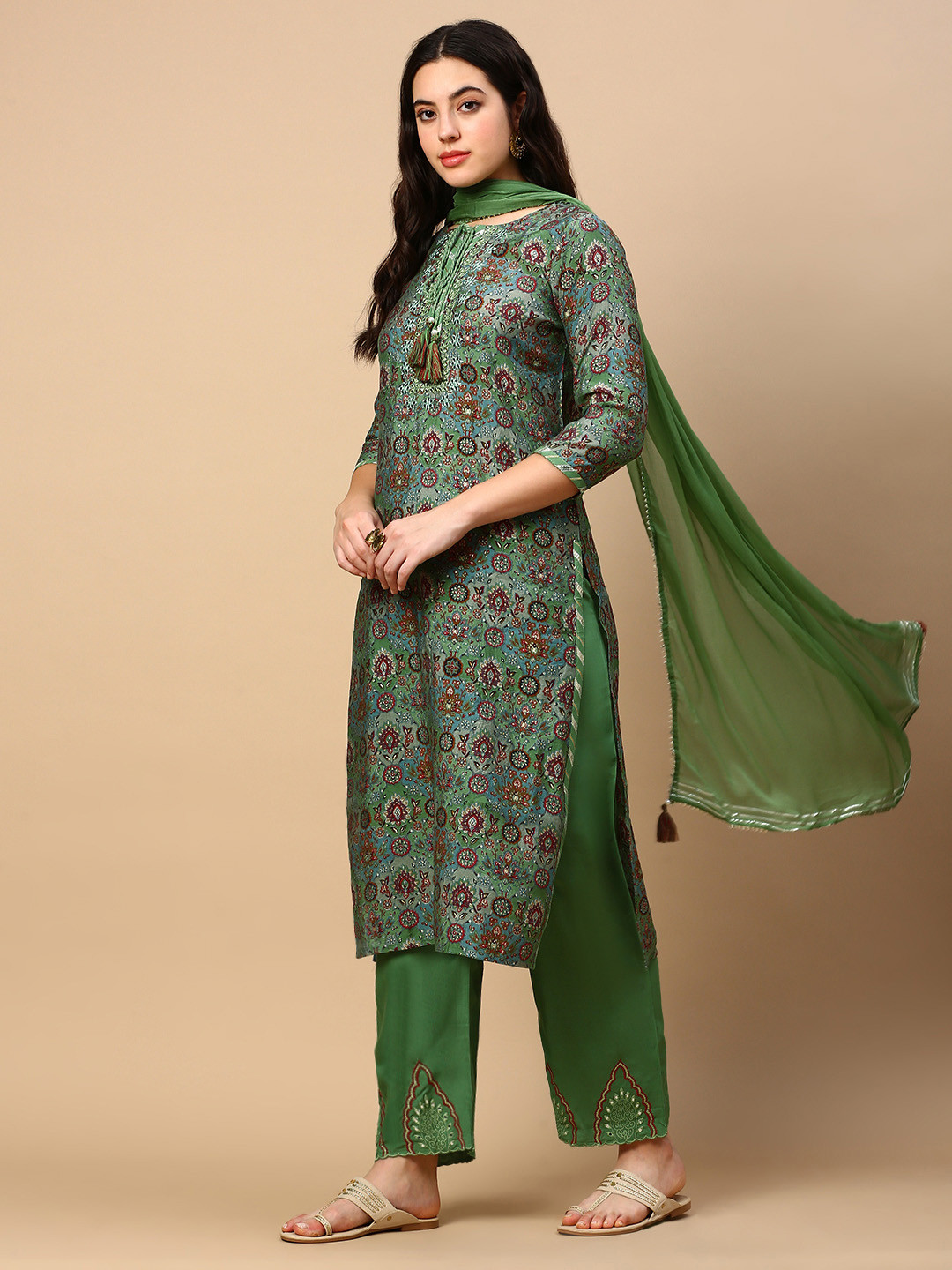 

SHOWOFF Ethnic Motifs Printed Gotta Patti Straight Kurta with Trousers & With Dupatta, Green