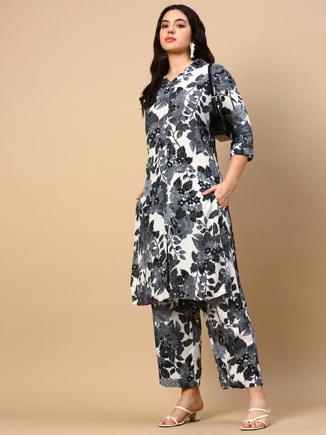 

SHOWOFF Floral Printed Straight Kurta with Palazzos, Grey