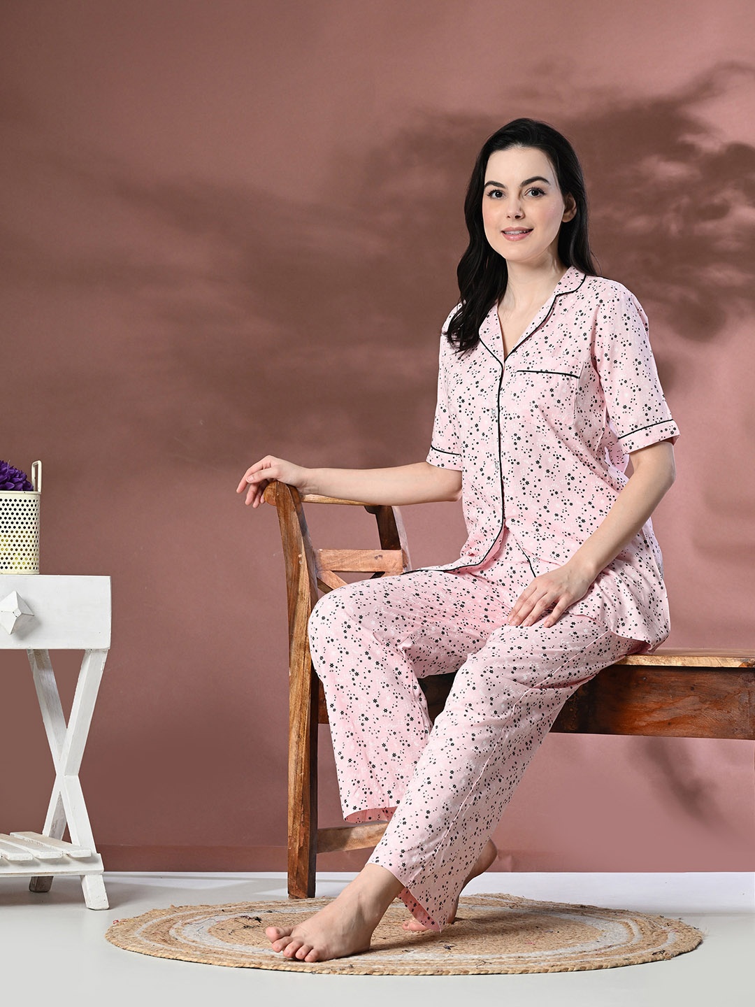 

Mintmarie Women Geometric Printed Night suit, Pink