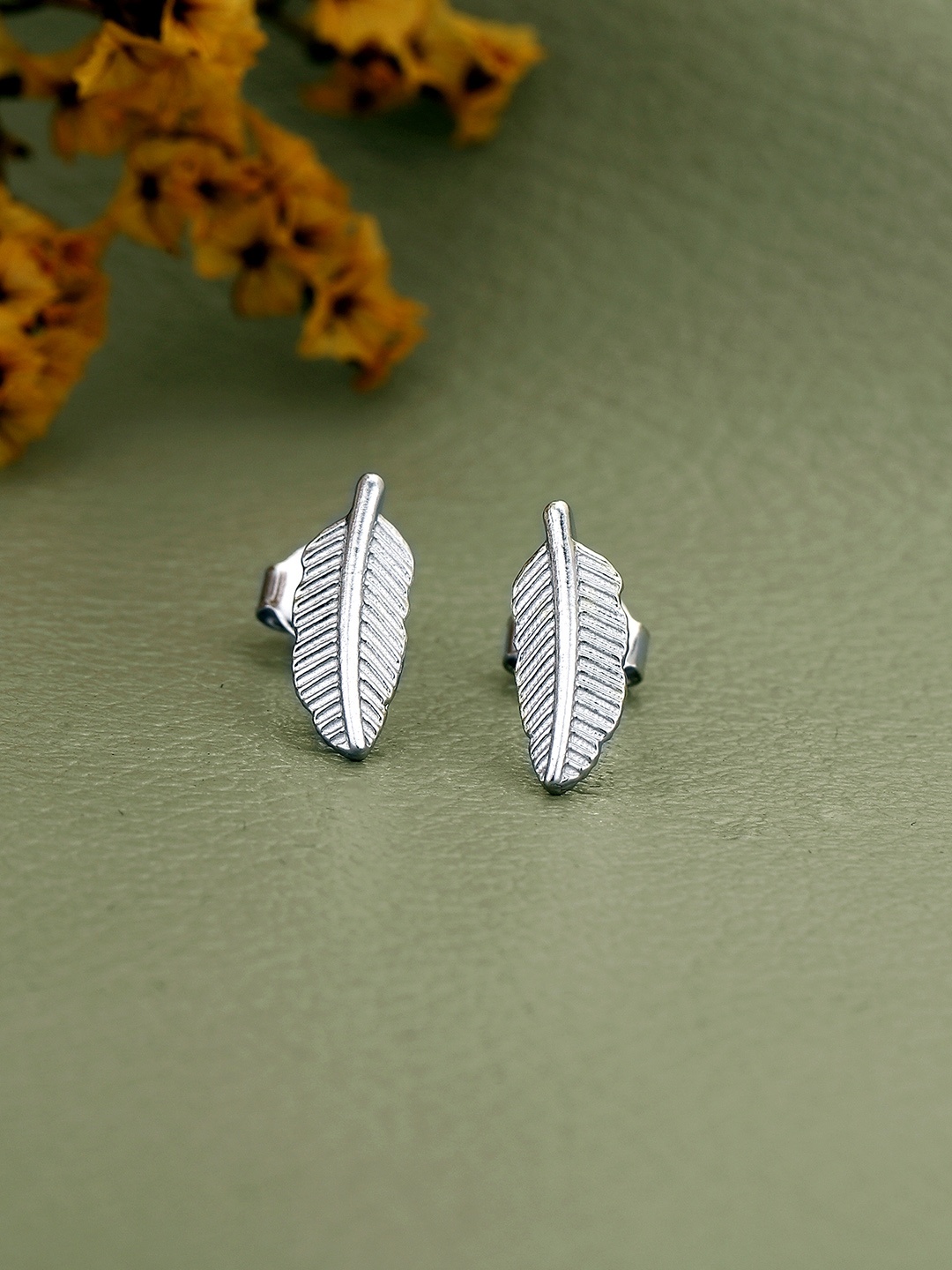 

DressBerry Rhodium-Plated 925 Sterling Silver Leaf Shaped Studs