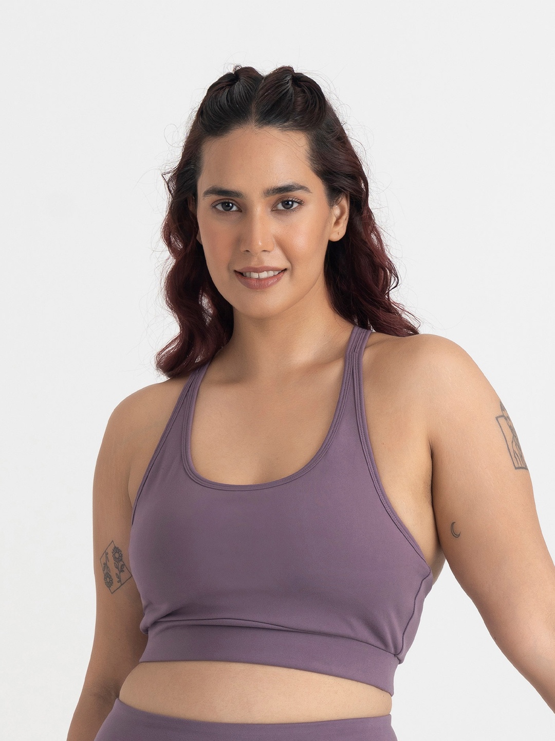 

Hunnit Cross Back Round Neck Sports Bra with Medium Coverage, Mauve