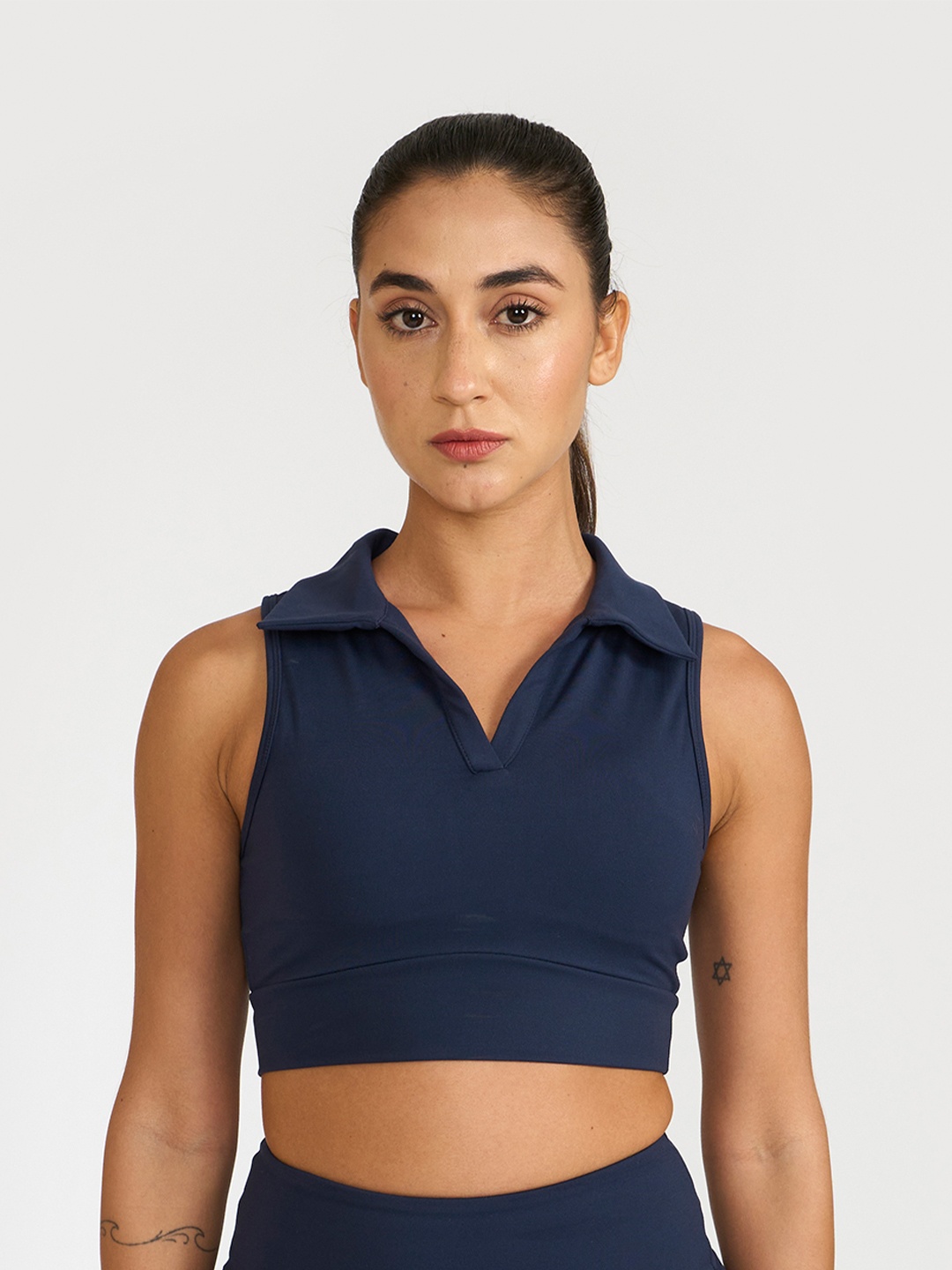 

Hunnit Polo Neck Crop Top Sports Bra with Medium Coverage, Navy blue