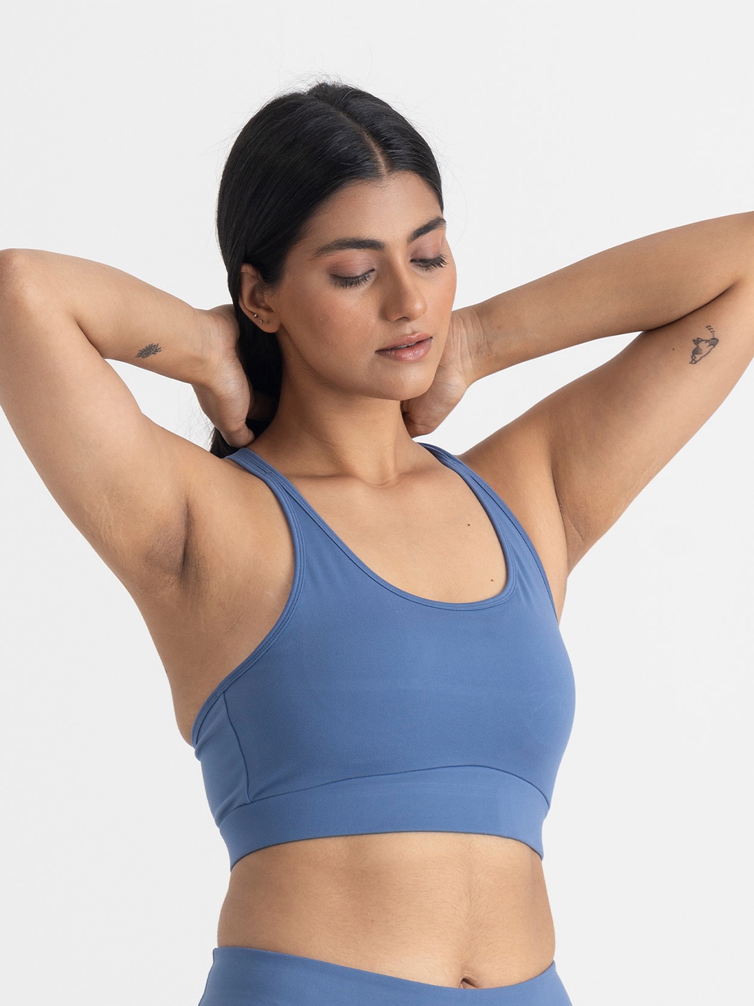 

Hunnit Cross Back Round Neck Sports Bra with Medium Coverage, Blue