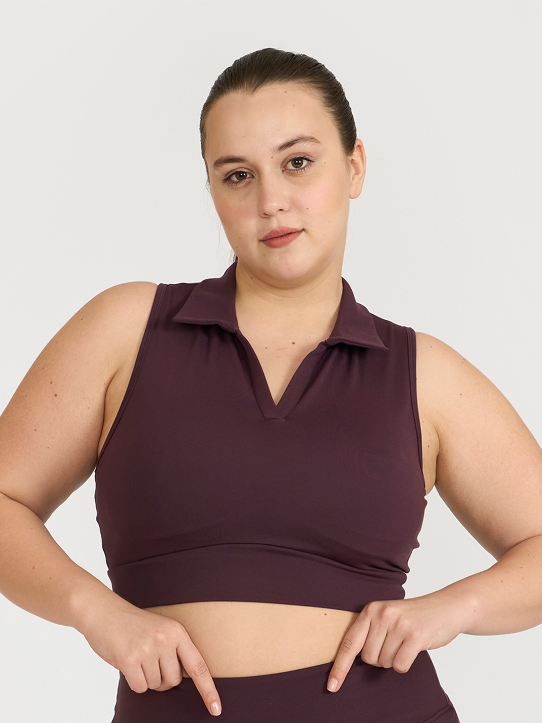 

Hunnit Polo Neck Crop Top Sports Bra with Medium Coverage, Burgundy
