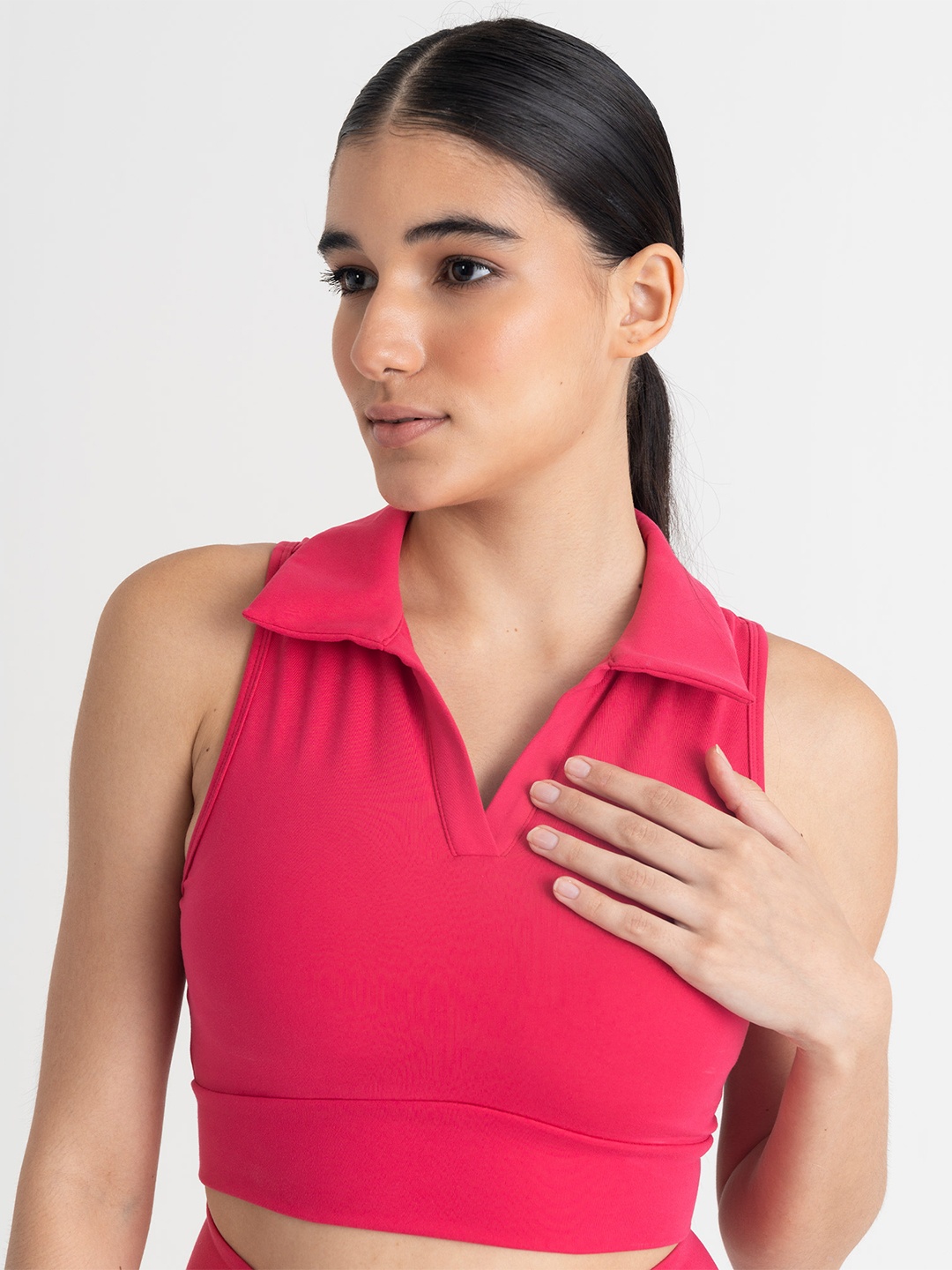 

Hunnit Polo Neck Crop Top Sports Bra with Medium Coverage, Pink