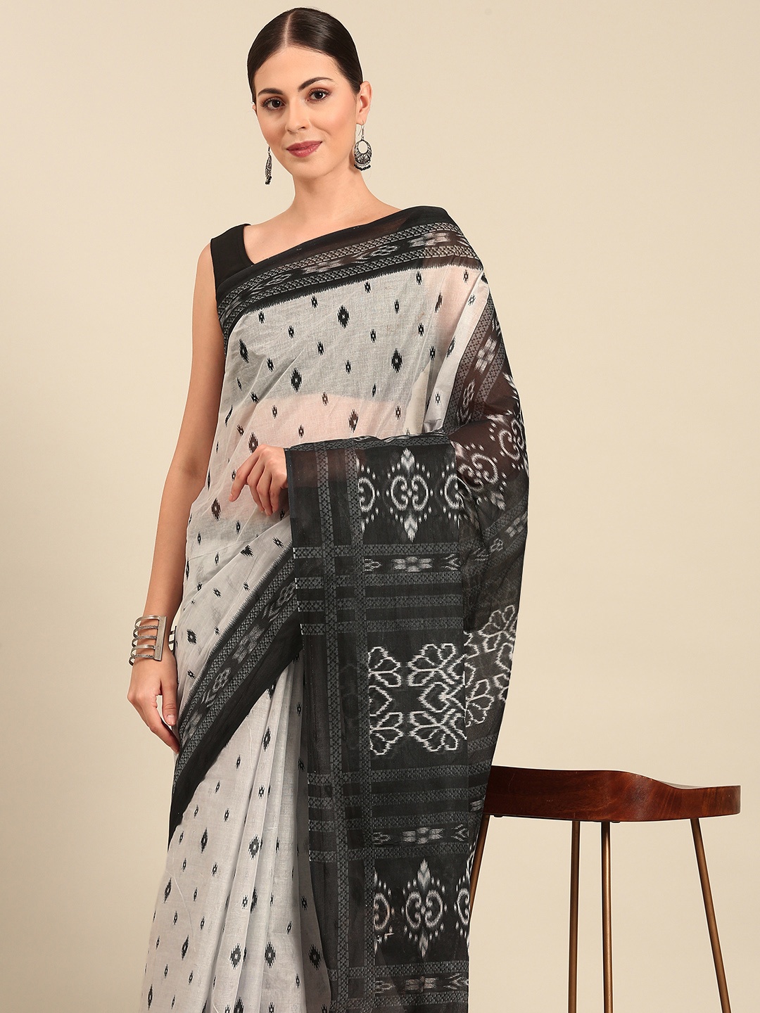 

SHANVIKA Ethnic Motifs Pure Cotton Saree, Grey