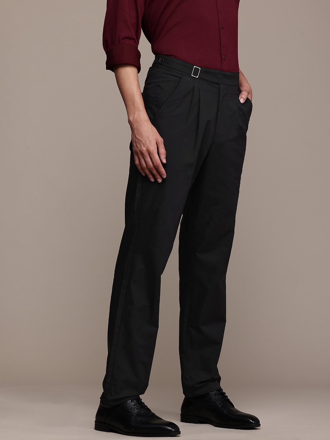 

French Connection Men Smart Loose Fit Pleated Chinos, Black