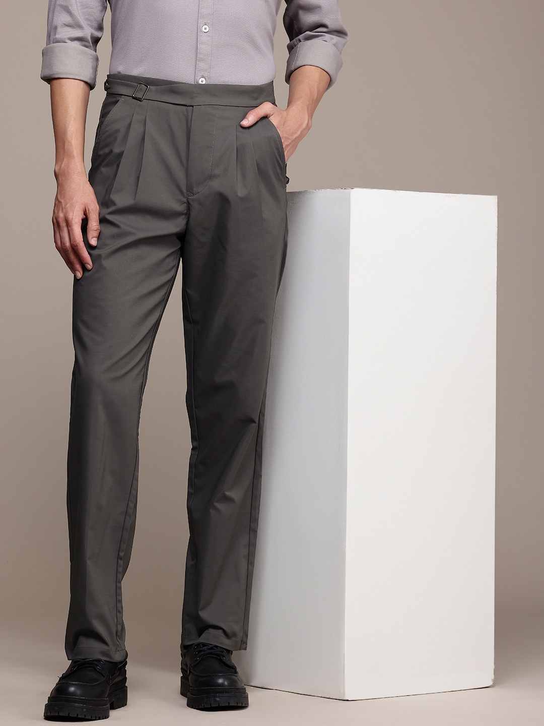 

French Connection Men Smart Loose Fit Pleated Chinos, Grey