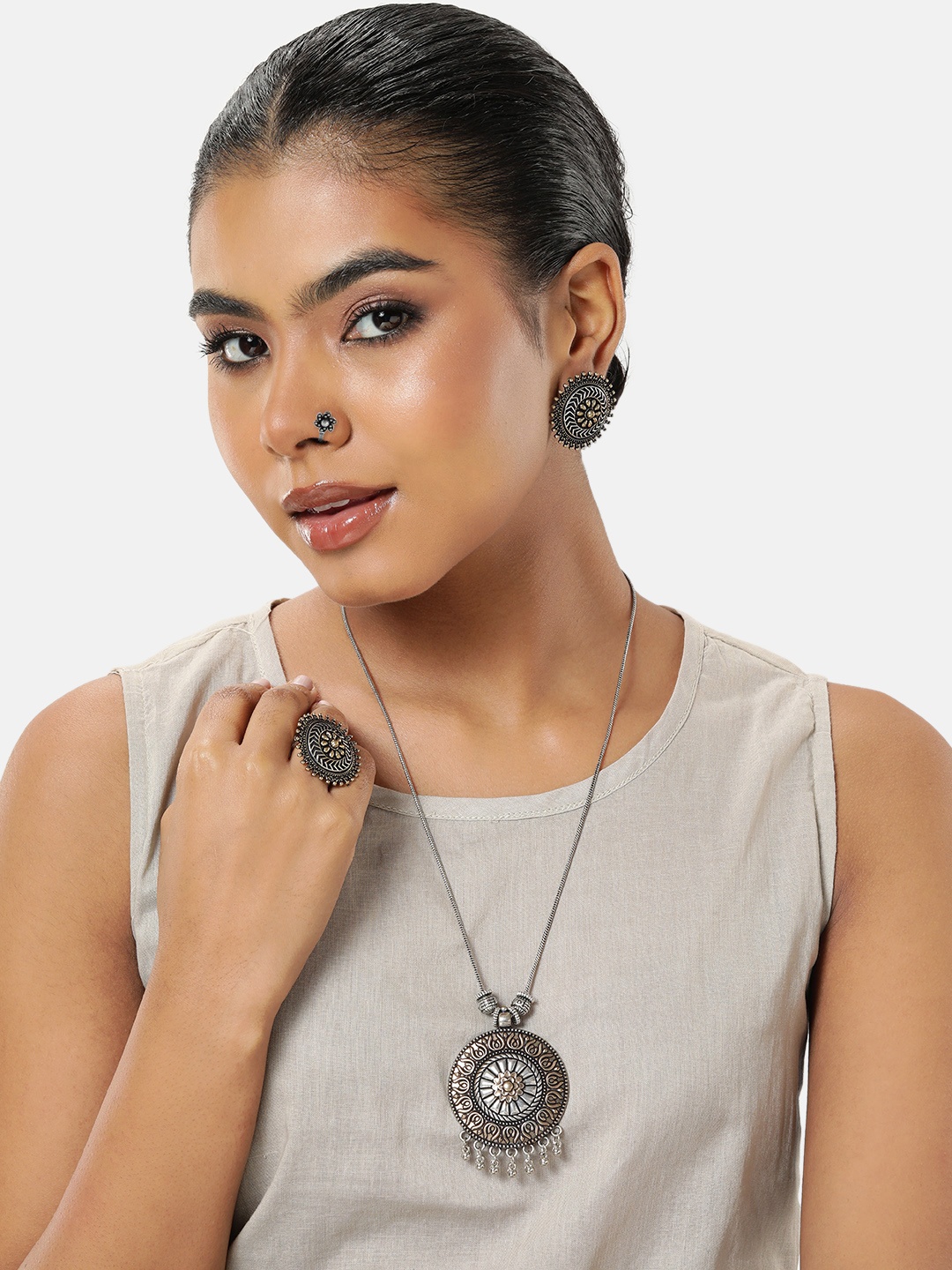 

AITIHYA Gold-Plated Oxidised Jewellery Set With Ring & Nosepin, Silver