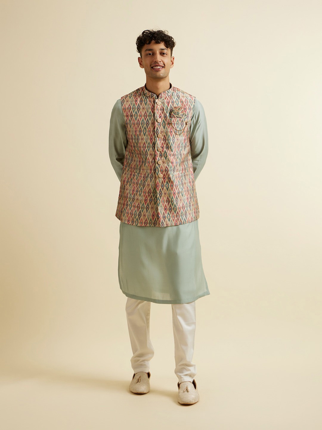 

Manyavar Men Ethnic Motifs Printed Regular Kurta and Pyjamas with Jacket, Green