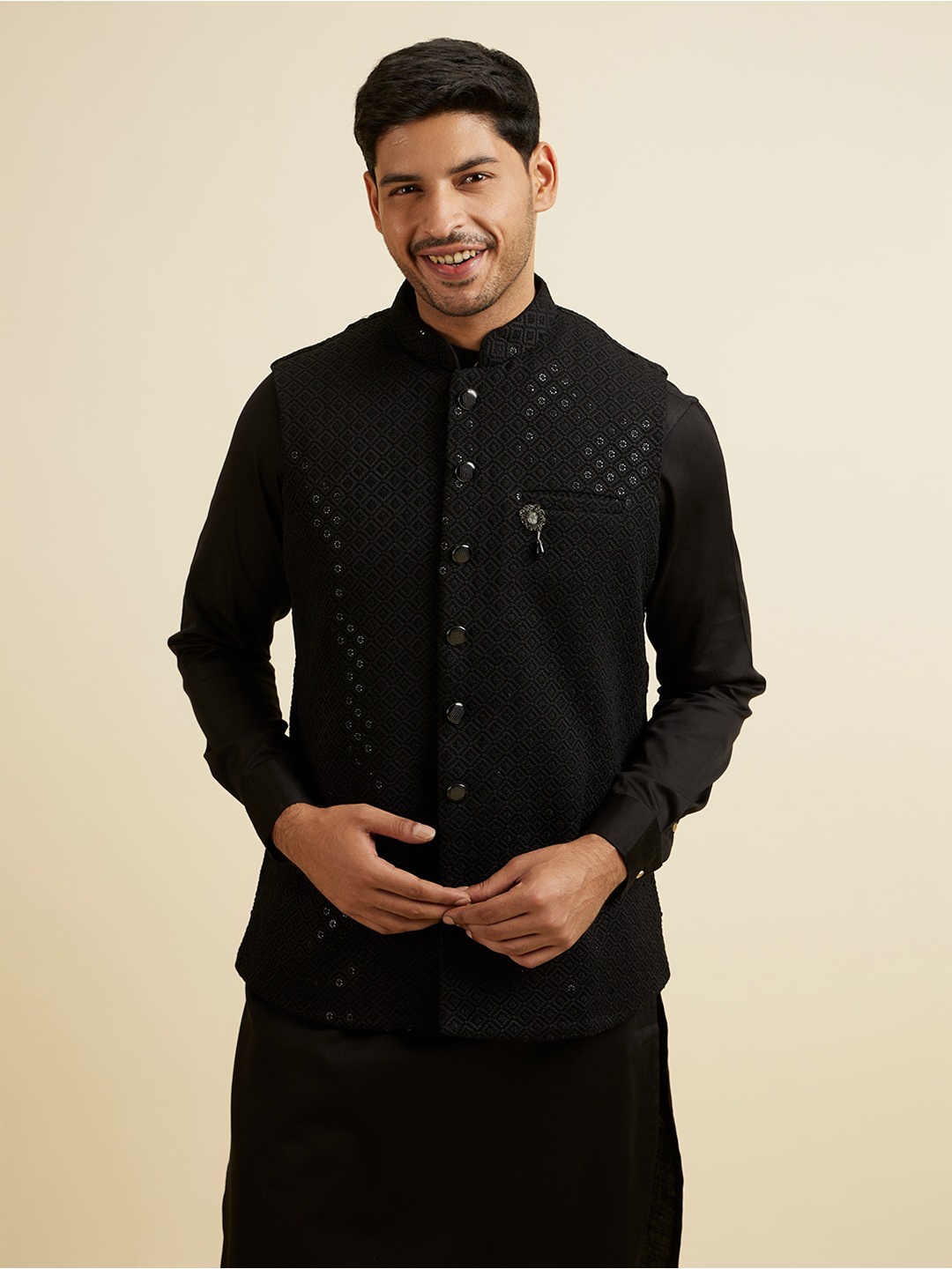 

Manyavar Men Ethnic Motifs Embroidered Regular Thread Work Kurta and Pyjamas with Jacket, Black