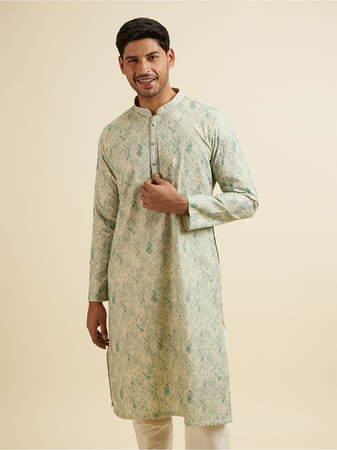 

Manyavar Floral Embroidered Regular Chikankari Kurta With Pyjama, Green