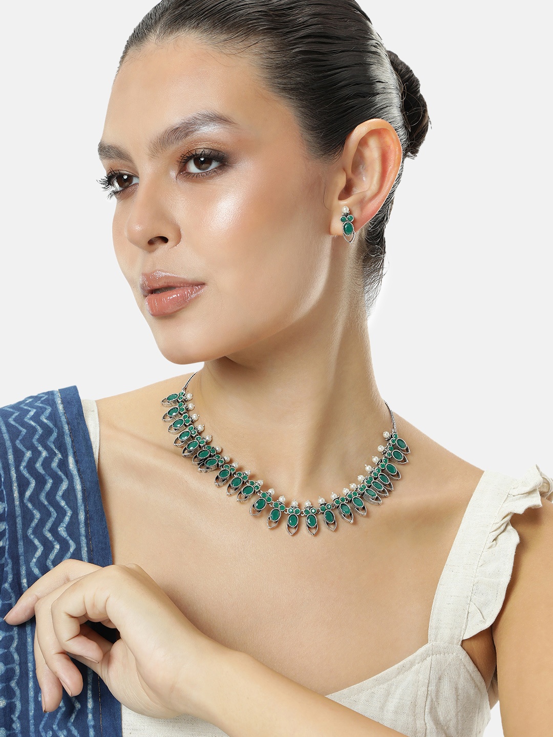 

AITIHYA Silver-Plated Stone Studded Jewellery Set, Green