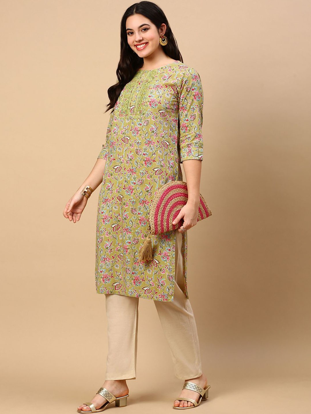 

SHOWOFF Floral Printed Thread Work Cotton Straight Kurta, Green