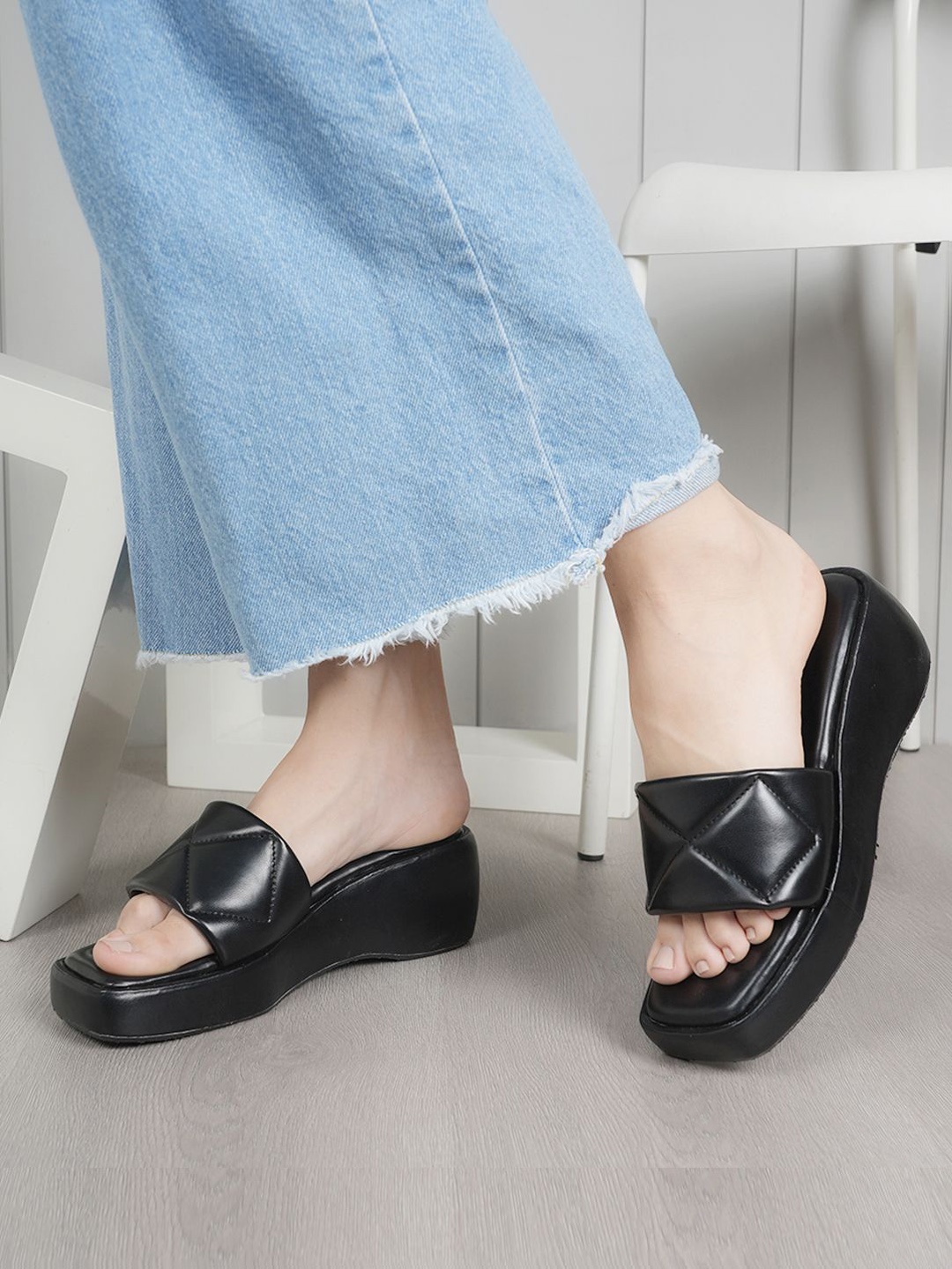 

DressBerry Women Embellished Open Back Platform Mules, Black