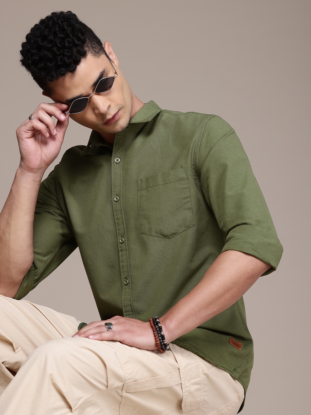 

Roadster Men Solid Premium Regular Fit Shirt, Green