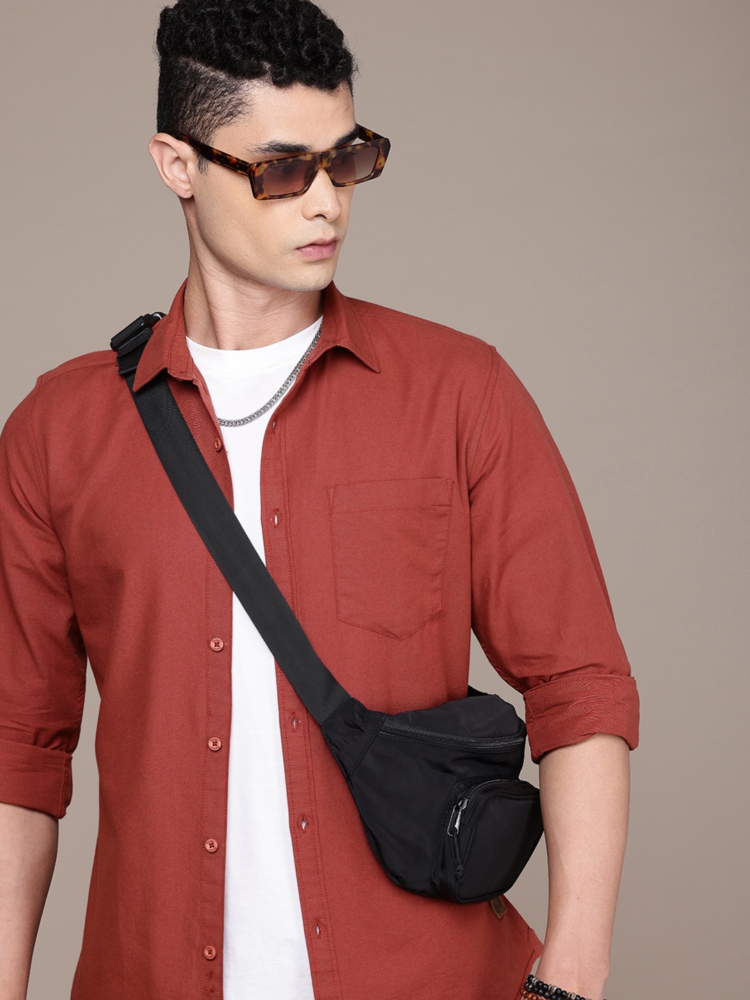 

Roadster Men Solid Premium Regular Fit Shirt, Red