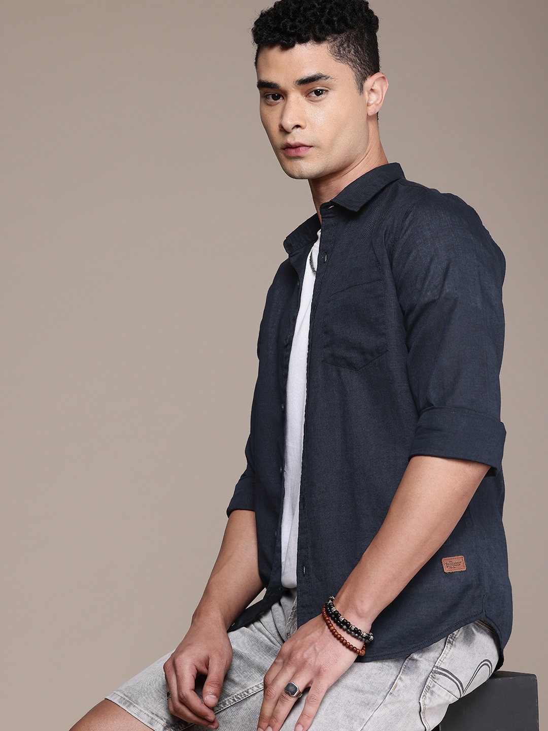 

Roadster Men Solid Premium Regular Fit Shirt, Navy blue