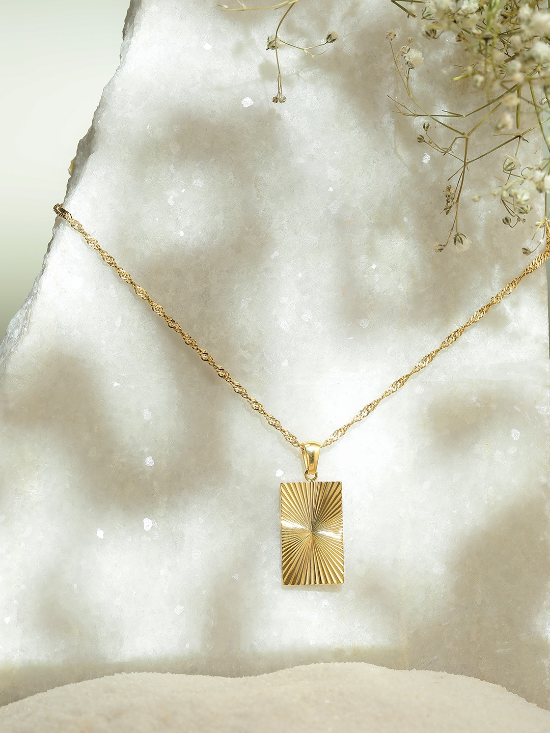 

Avyana Gold-Plated Necklace