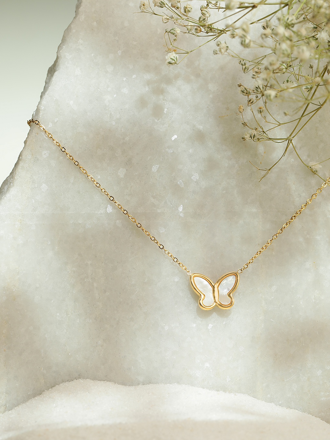 

Avyana Gold-Plated Necklace