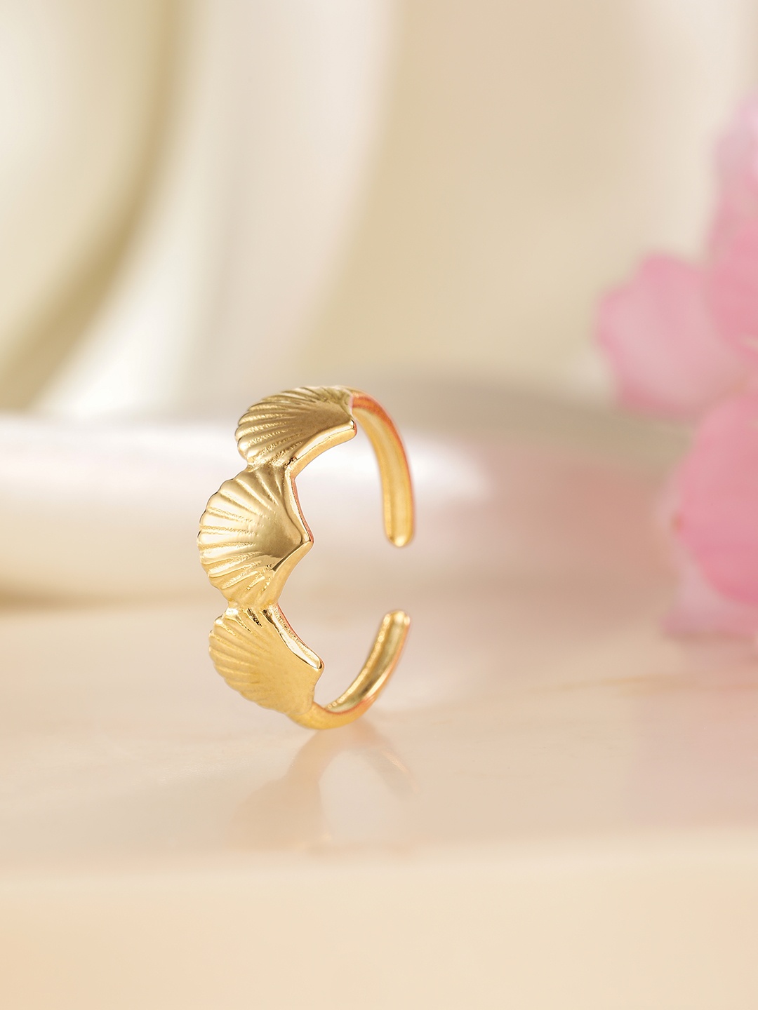 

Avyana 18K Gold Plated Scallop Shell Stainless Steel Ring