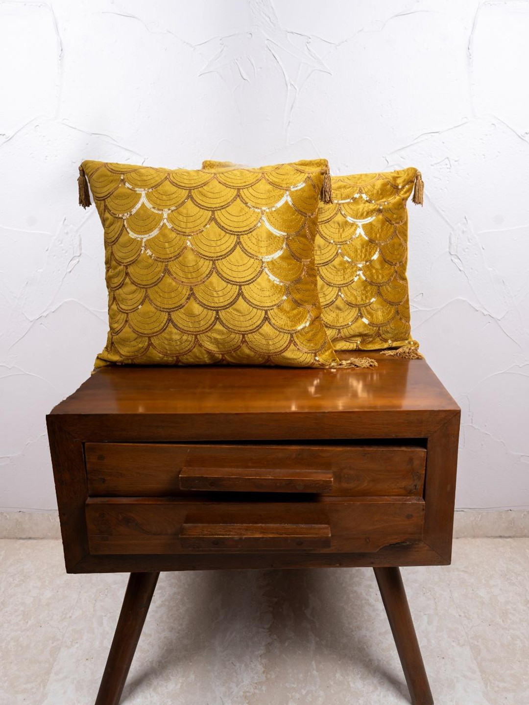 

homewards Yellow & Gold-Toned 2 Pieces Embellished Velvet Square Cushion Covers