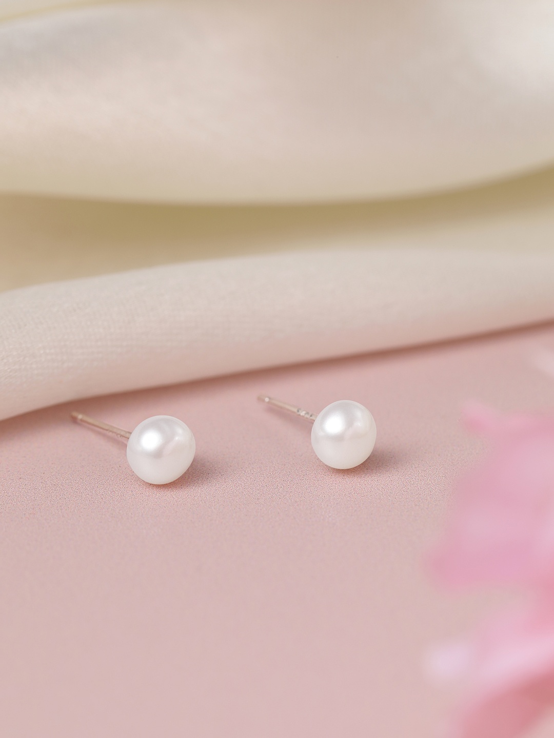 

Avyana 925 Sterling Silver Pearl Stud Earrings, White